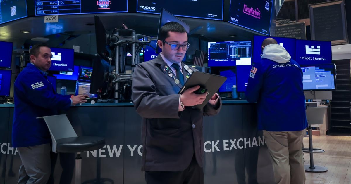 Mieszany finał spadkowego tygodnia na Wall Street