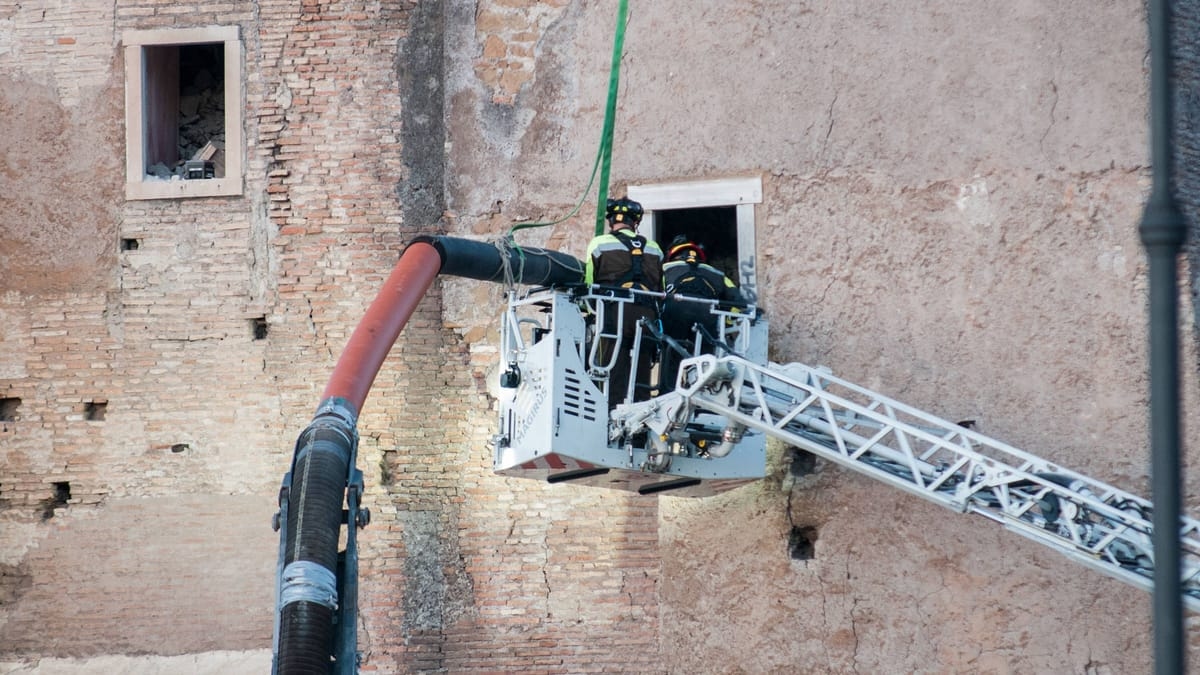 Rome. Tower collapses – dramatic rescue operation begins.