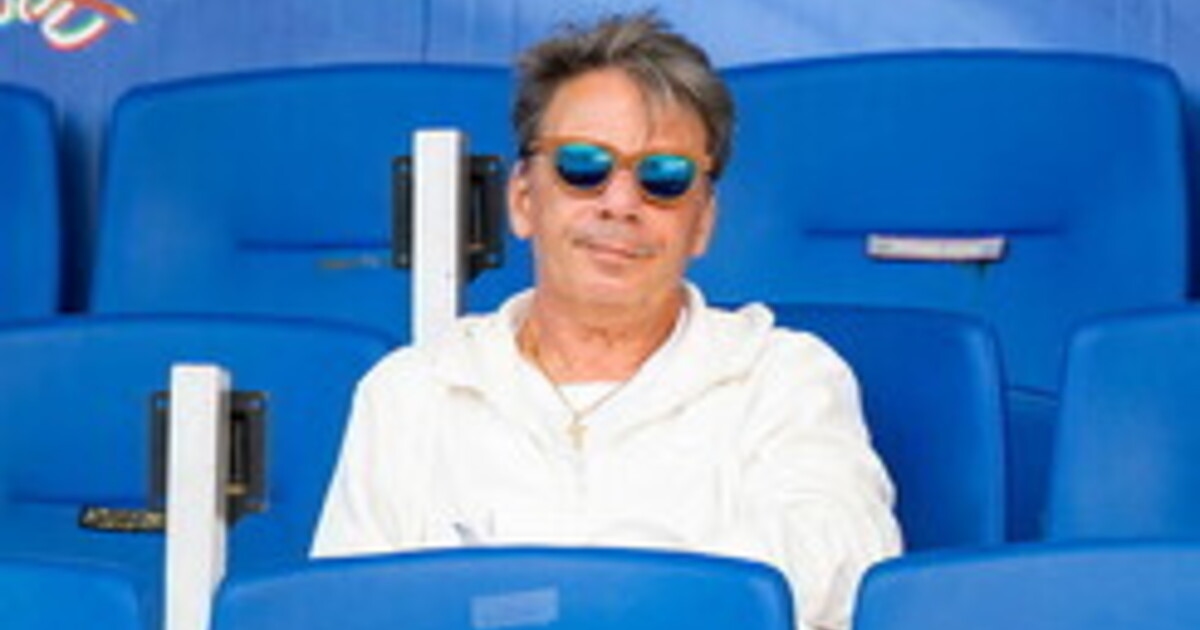 O show de Eziolino Capuano recomeça.