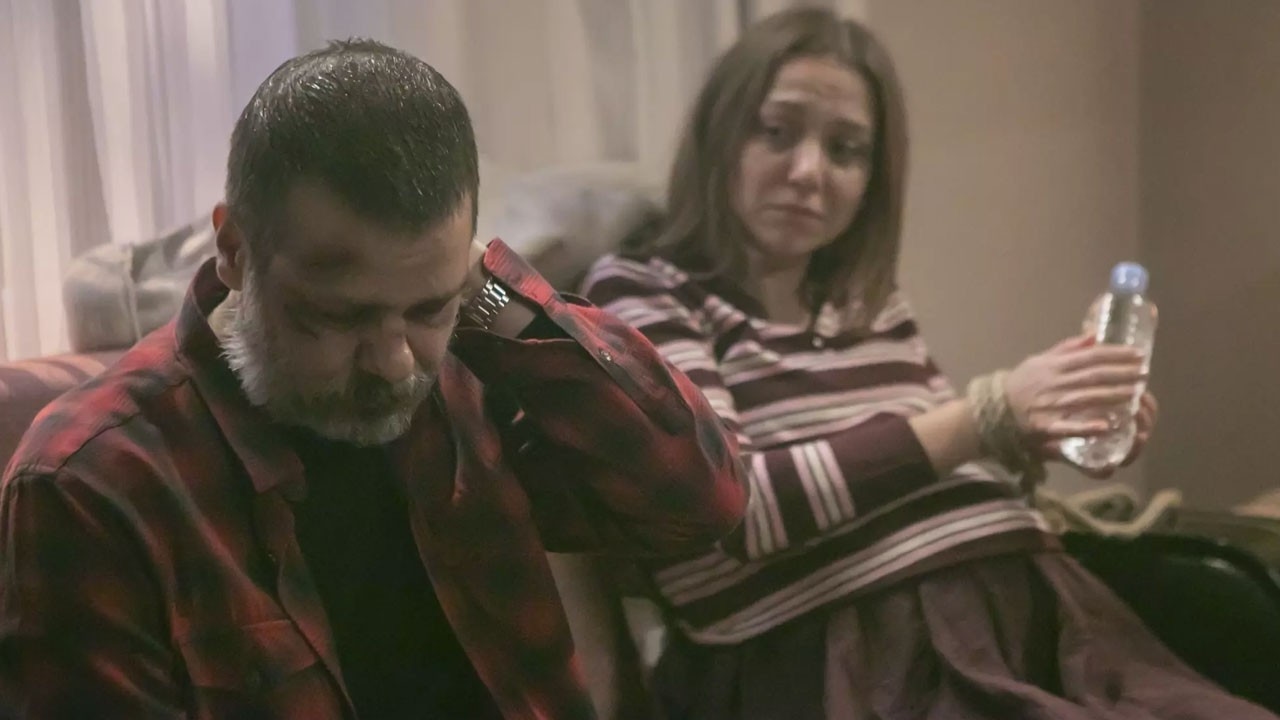 Sehen Sie sich die neueste Folge von Arka Sokaklar, Folge 775, kostenlos an: Ali entführt Pınar!