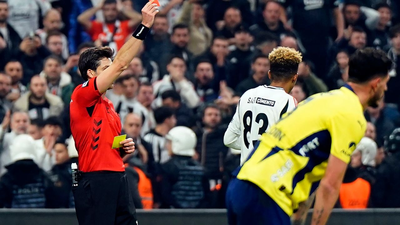 In den letzten 50 Derbys zwischen Beşiktaş und Fenerbahçe wurden 34 rote Karten verteilt.