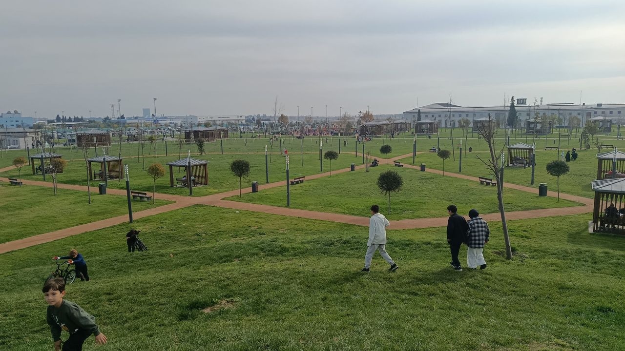 Am ersten Tag strömten Hunderte von Bürgern in den Nationalgarten des Flughafens Atatürk.