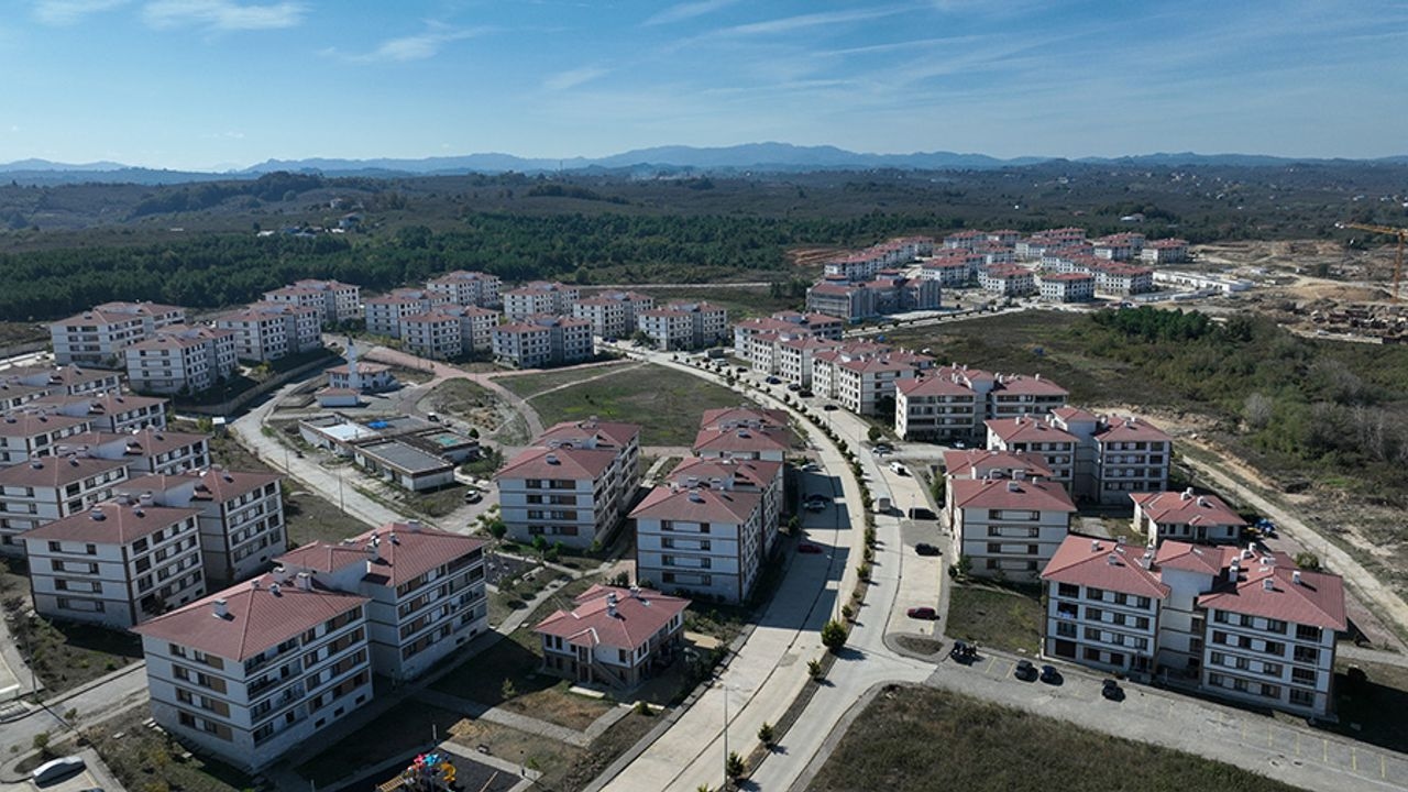 В первый день было подано 936 159 заявлений на 500 000 единиц социального жилья.