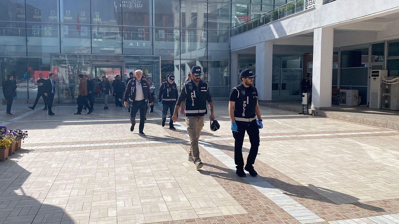 Tepebaşı Belediyesi’ne ‘yolsuzluk’ operasyonu