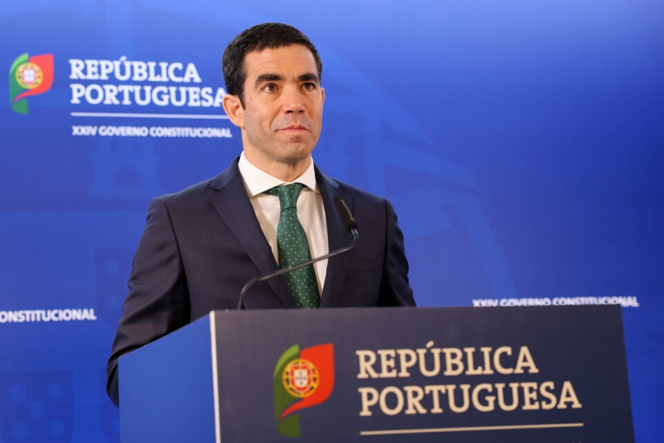 Governo volta a aprovar regime de trabalho para médicos tarefeiros