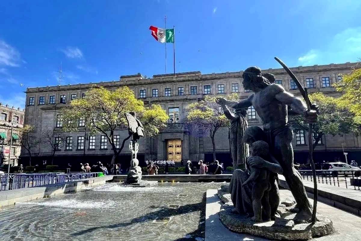 Yüksek Mahkeme, çalışanların birikimlerini korumak için Afore komisyonlarına sınırlama getirdi