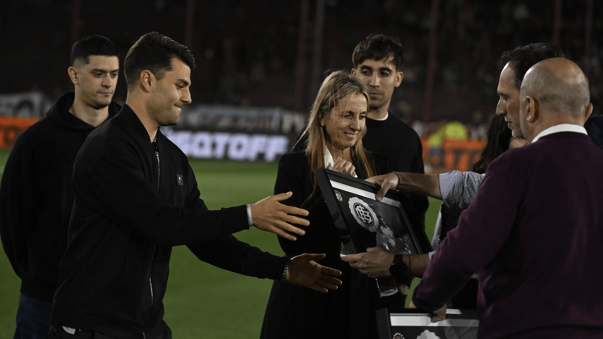 El emocionante homenaje de Lanús para Miguel Ángel Russo