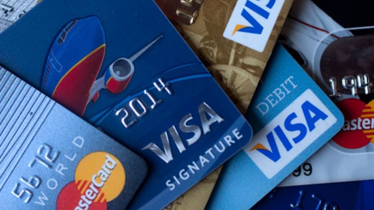 A travel agency enables credit card payments and installment plans for international destinations