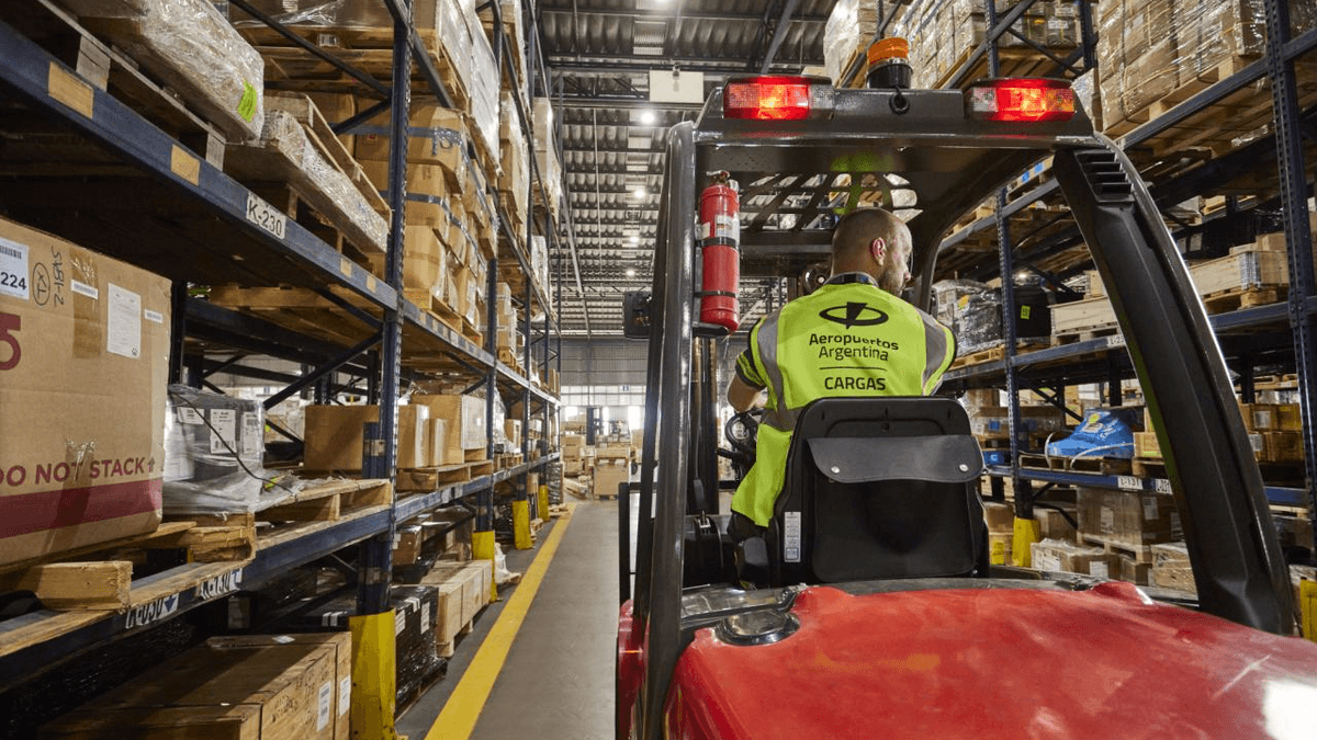 Importations : l'impact de la Chine et des services de messagerie sur la croissance