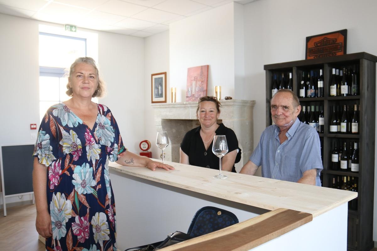 Insolite en Lot-et-Garonne : une ancienne salle de classe d’école transformée en bar à vins dans ce village des Landes de Gascogne