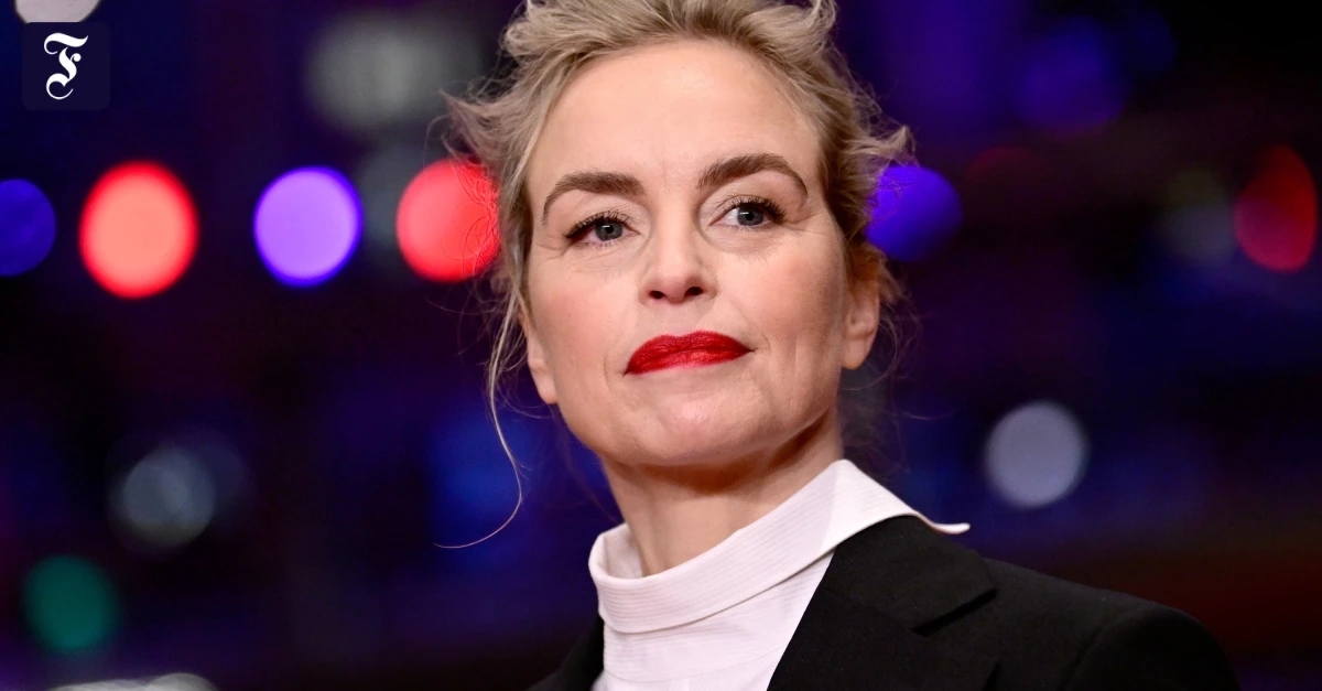 “The Julia Set”: Nina Hoss gets role in US production alongside Gillian Anderson