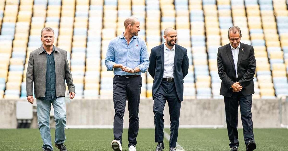 Il principe William atterra al Maracanã e si unisce alle stelle del calcio e ai bambini nella difesa del pianeta.