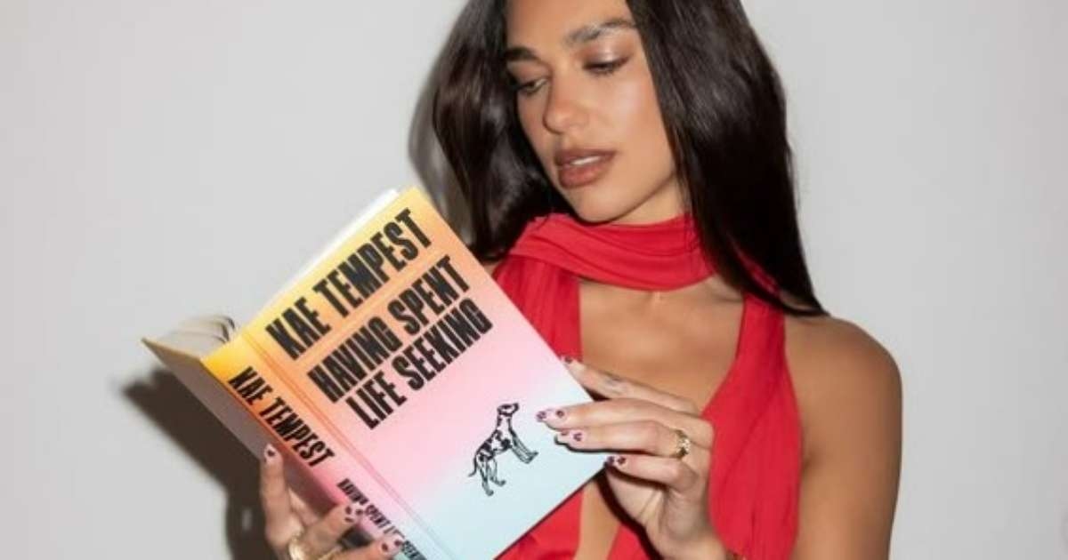 Dua Lipa vai inaugurar biblioteca em Portugal, com destaque a livros que foram censurados