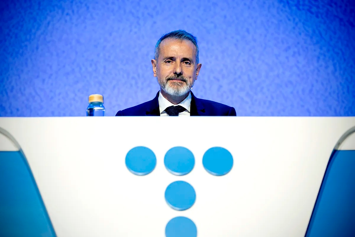 Telefónica kürzt ihre traditionelle Dividendenpolitik drastisch, um in Vorbereitung auf Übernahmen über zwei Jahre 870 Millionen Euro einzusparen.