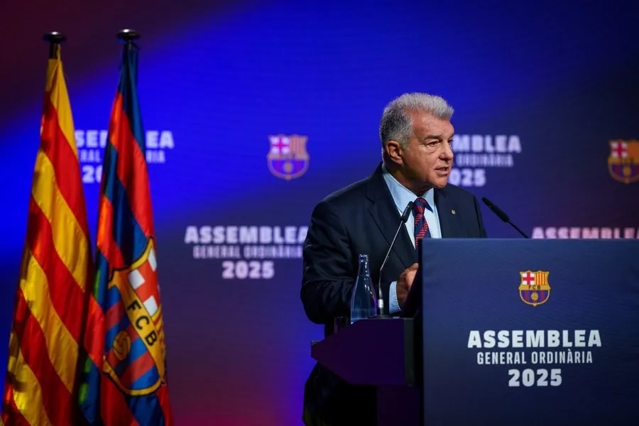 Laporta attacca gli "studiosi" che si esprimono contro la dirigenza del Barça, ampiamente approvata dai soci: "Attenzione e distanza".