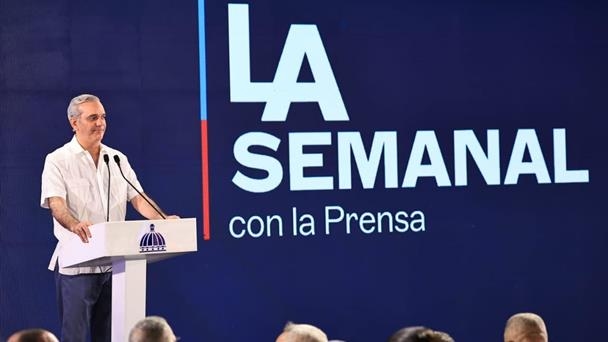 Abinader lidera o LA Semanal com a imprensa