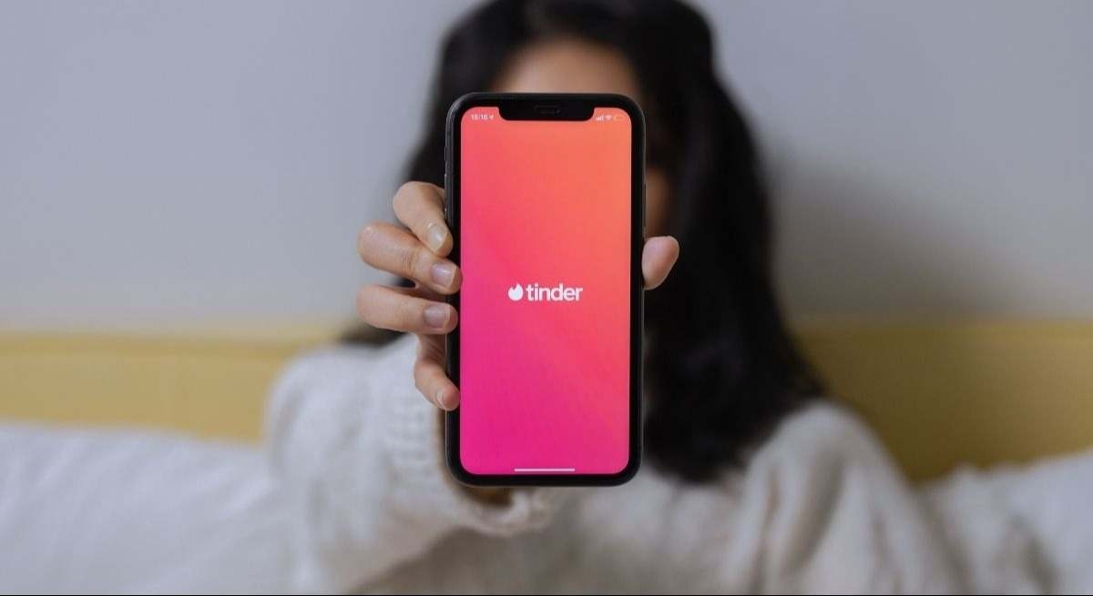 Chega de encontros falsos: o Tinder exigirá verificação facial para confirmar que os usuários são reais.