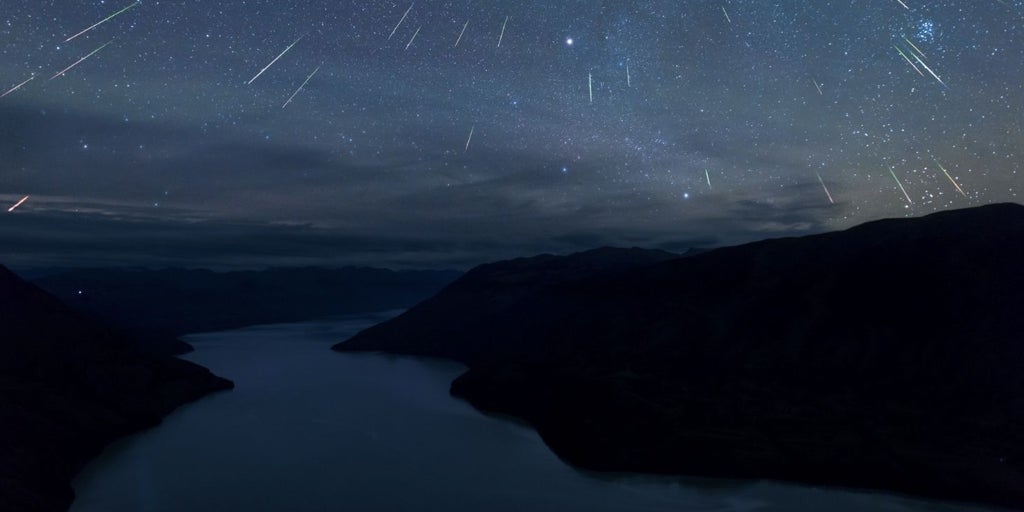 Orionidas 2025: Como ver e fotografar a chuva de meteoros e os cometas Lemmon e Swan