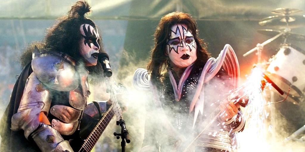 Эйс Фрейли, соучредитель и бывший гитарист группы Kiss, умер в возрасте 74 лет.