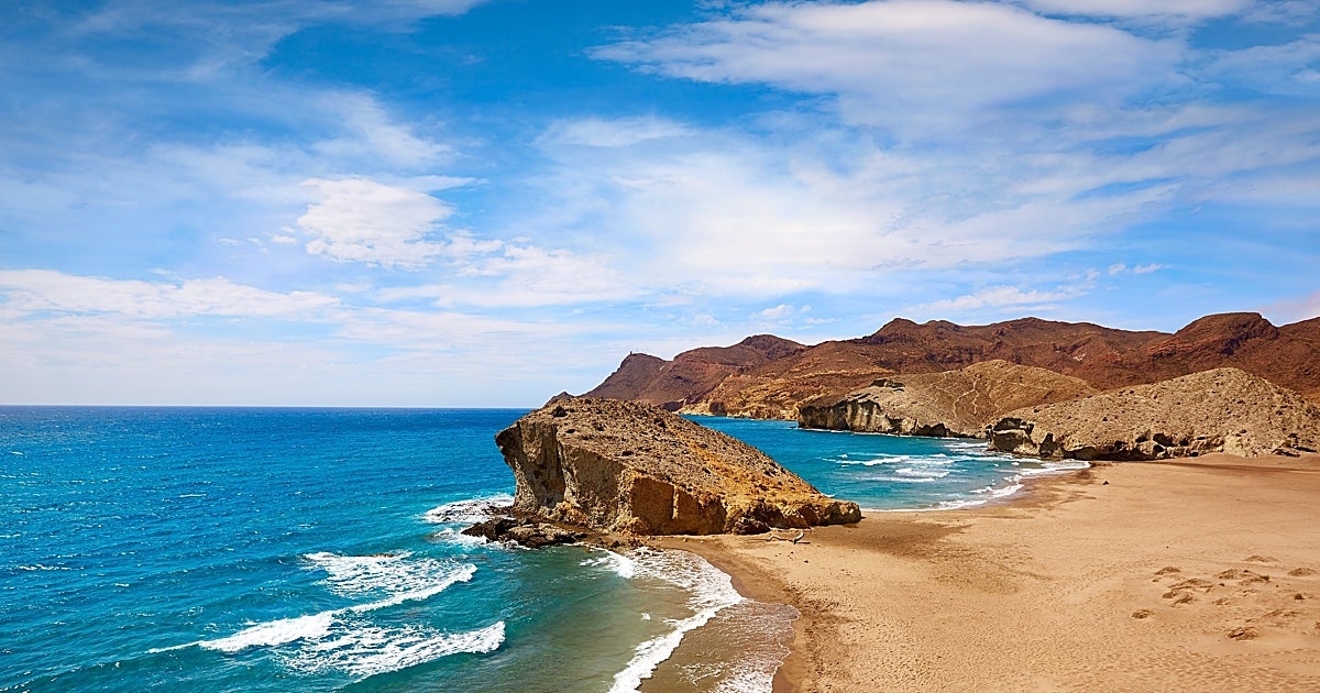 El refugio de David Bisbal en Andalucía: aguas turquesas, playas vacías y arenas doradas