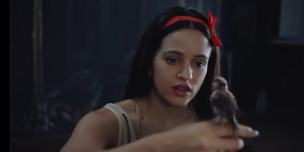 Rosalía, halkın pek beklemediği 'Berghain' adlı teklisinde pop müziğin yerini Björk'le birlikte aldı.