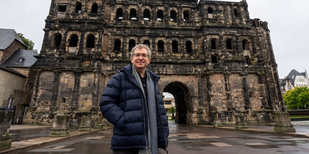 "Giulio Cesare costruì un ponte colossale in pochi giorni. Un anno dopo, molti sono ancora chiusi a causa delle inondazioni."