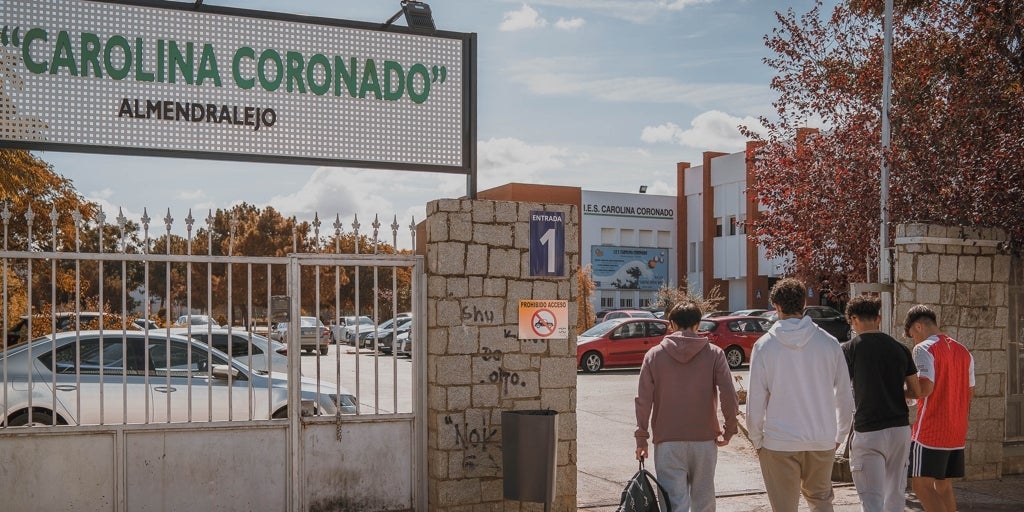 Dwoje rodziców dziewczynek rozebranych do naga z AI w Almendralejo: „Zniszczenie zdrowia psychicznego mojej córki kosztowało ich zaledwie 1200 euro”