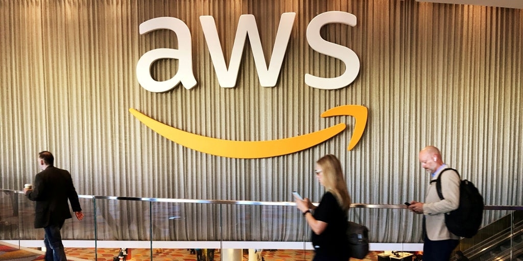 Uma interrupção global na nuvem da Amazon causa falha em várias plataformas.