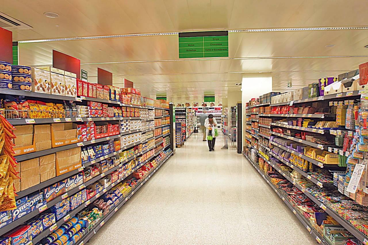 Prijsdruk en demografische veranderingen beïnvloeden de kooppatronen van massaconsumptie.