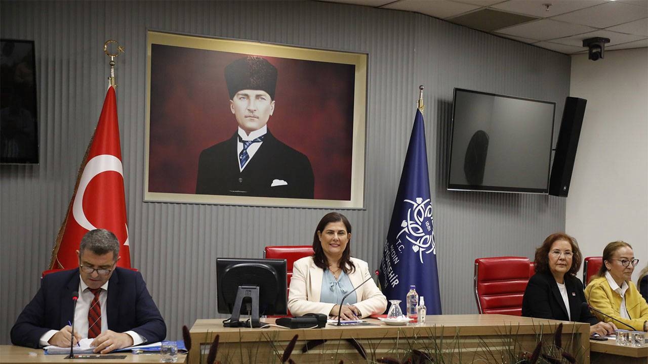 CHP'den AKP'ye geçen Çerçioğlu hakkında suç duyurusu