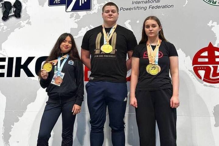 Atleten uit Yamal nemen een heleboel medailles mee naar huis van de Aziatische Powerlifting Kampioenschappen en Junior Kampioenschappen.