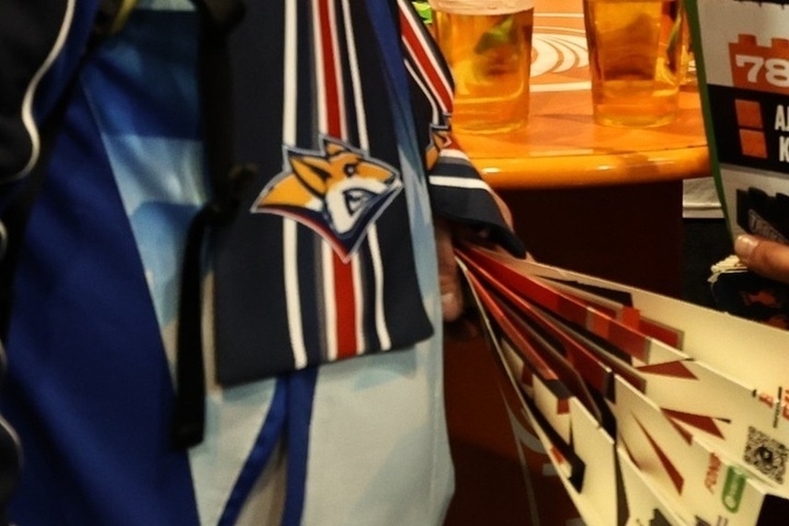 Razin erklärte, dass die Hockeyspieler von Metallurg im Spiel gegen Ak Bars durch kleinere Fehler im Stich gelassen wurden.