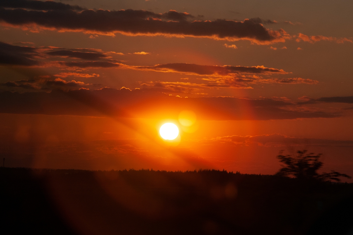 Der letzte Oktobersturm hat auf der Erde begonnen.