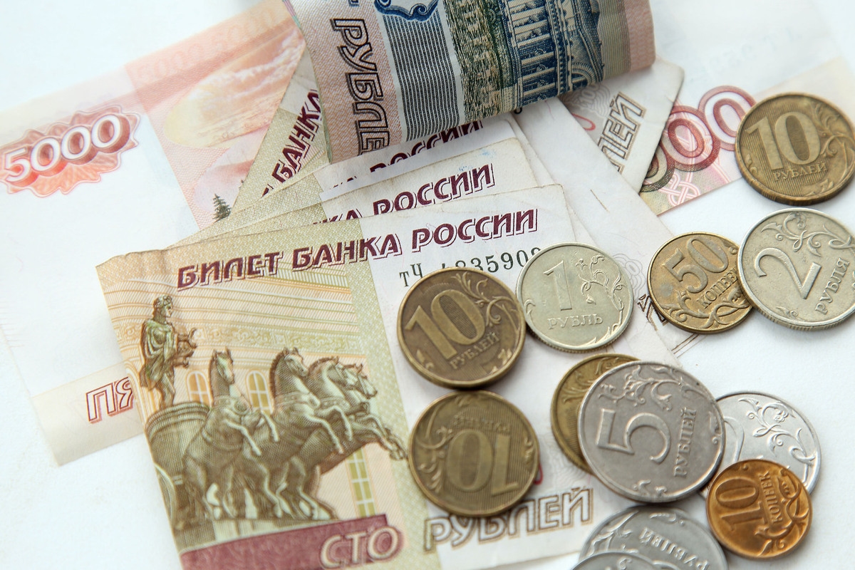 Economist Nikolaev did not rule out a weakening of the ruble at the end of November.