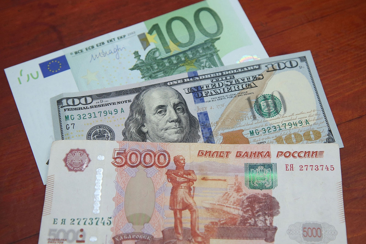 Currency market in November: what's happening with the dollar and ruble exchange rates