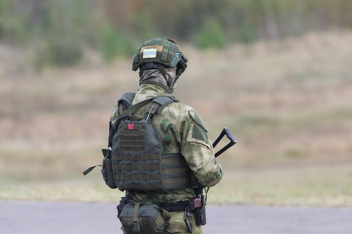 Um soldado ucraniano estava procurando fósforos e se rendeu acidentalmente.