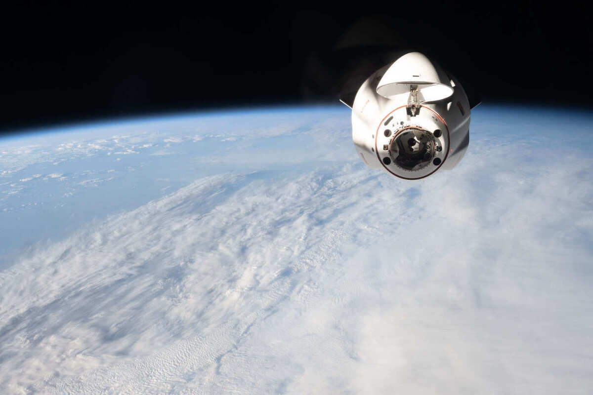 NASA запустит спутник-буксир для спасения орбиты обсерватории Swift