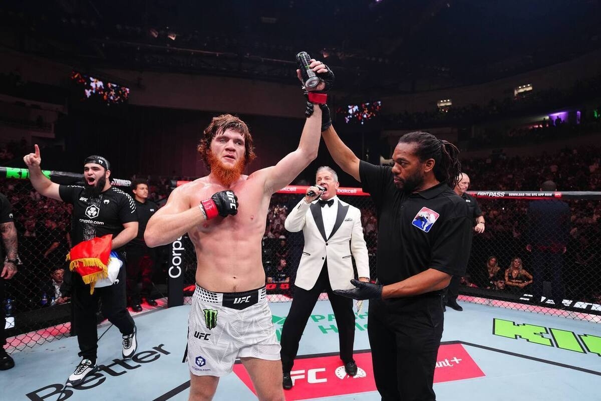 Дагестанец Шара Буллет одержал победу на турнире UFC в Баку