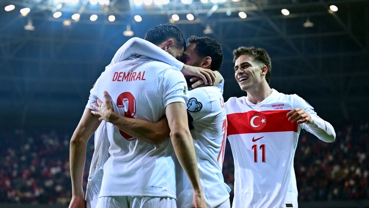 A bonus gesture from National Team players to TFF employees! 2.5 million Euros were received