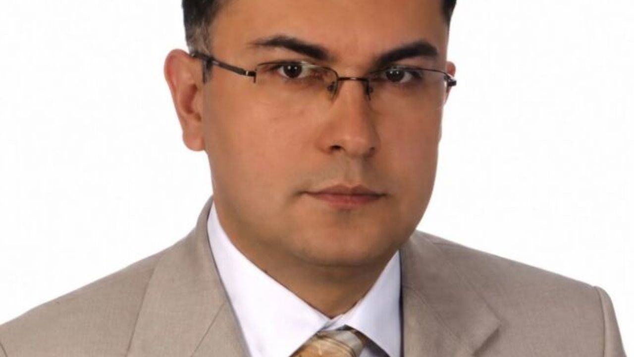 Cumhuriyet savcısı, duruşma salonunda kalp krizi geçirdi