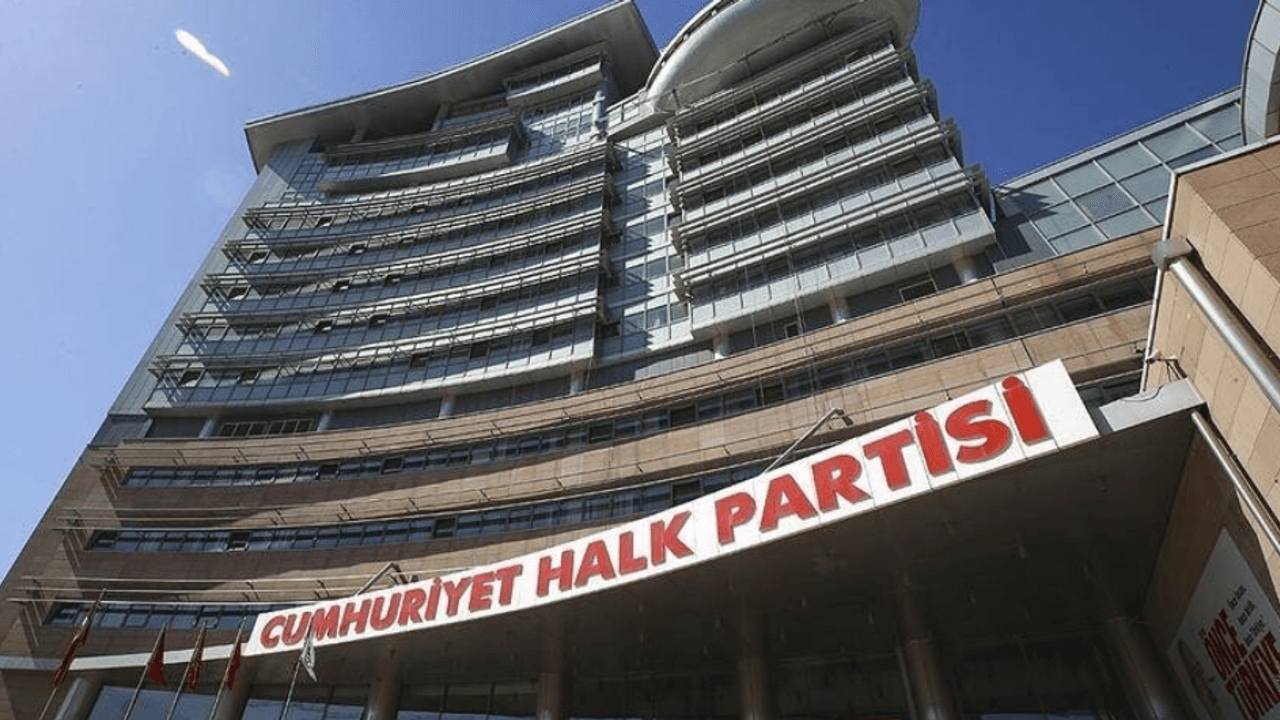 CHP'li Başarır ve Günaydın'ın 'grup başkan vekili' ünvanları kaldırıldı