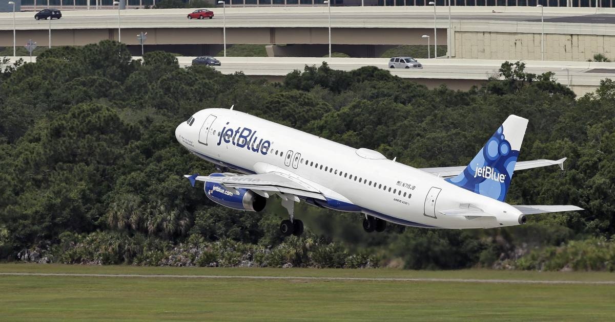 Cancun'dan kalkan JetBlue uçağı ABD'ye acil iniş yaptı; çok sayıda yaralı olduğu bildirildi