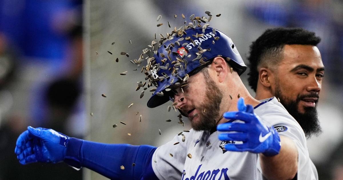 Dodgers vencen 5-1 a Blue Jays y empatan la Serie Mundial en el Juago 2