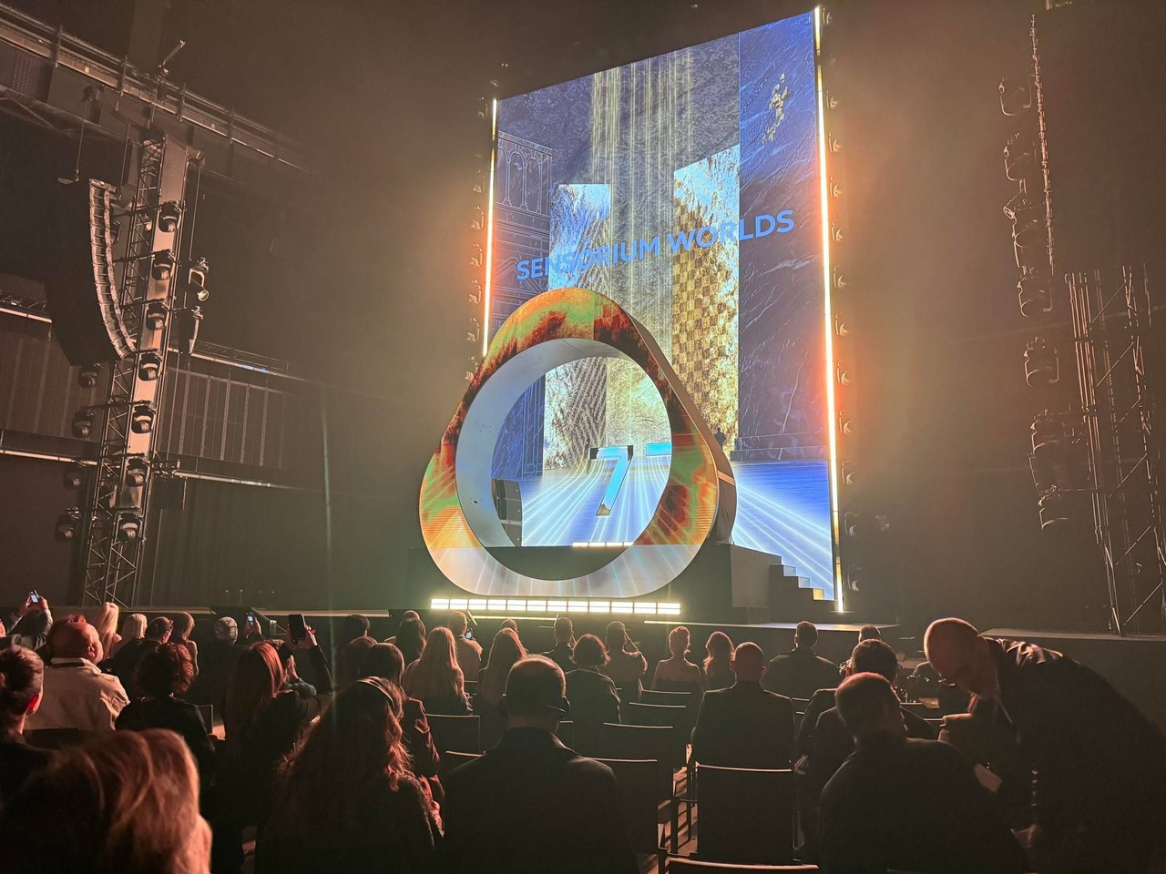 In Mailand präsentieren Iqos Curious X und Seletti „Sensorium Worlds“