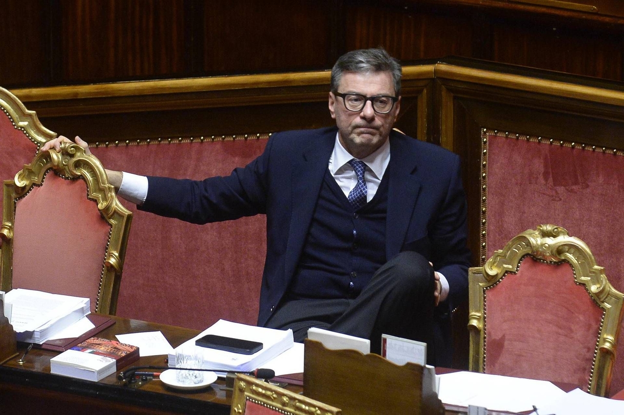 Manovra, Giorgetti: "Non austerità ma prudenza, debito troppo alto"