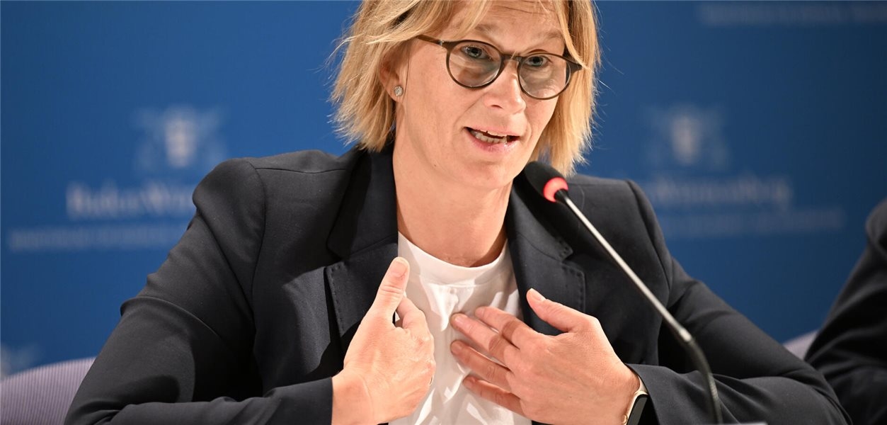 Il senatore per gli affari sociali di Amburgo, Schlotzhauer: ampliare i poteri per l'assistenza infermieristica è un buon primo passo