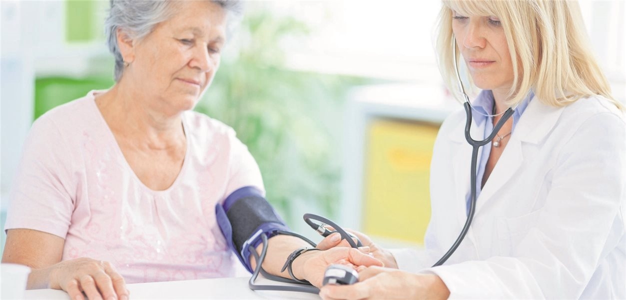Cochrane-review bevestigt voordelen van het verlagen van de bloeddruk bij mensen ouder dan 60