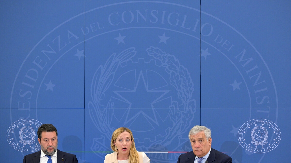 Mehrheitsgipfel steht bevor. Die Lega bekräftigt ihre Position zu den Banken. Landini ist zum Streik bereit.