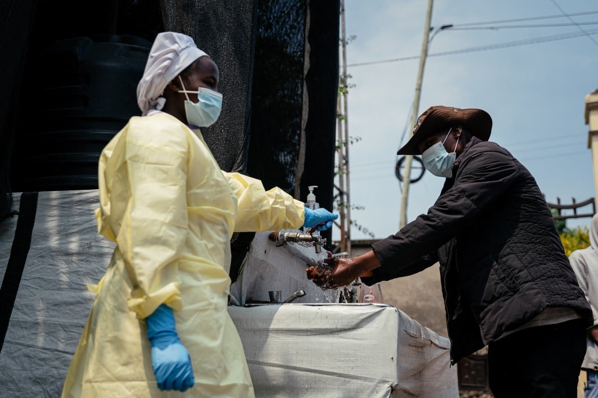 OMS afirma que risco de propagação global da epidemia de ebola é baixo