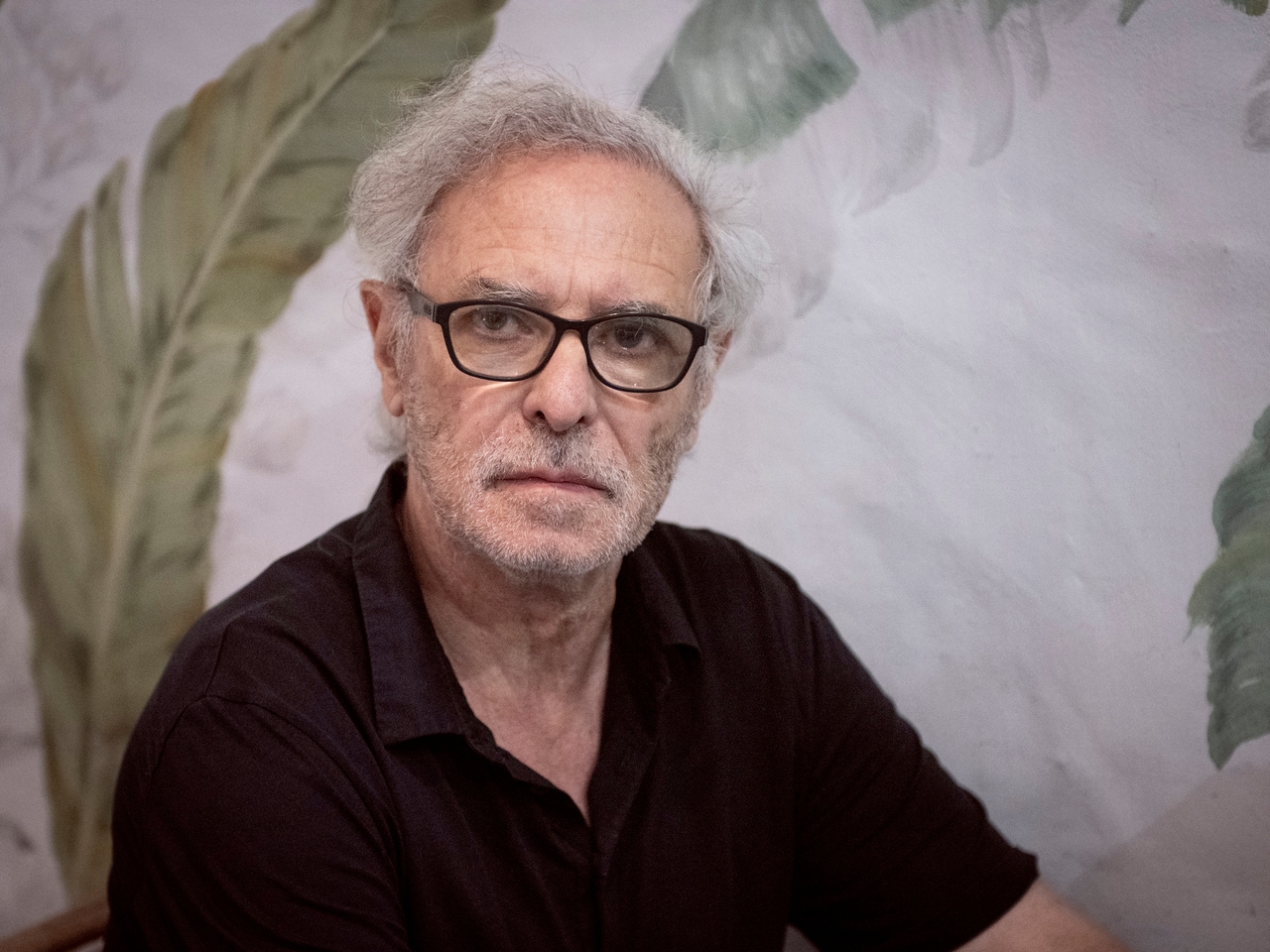 Zagadka czerwonych skrzynek pocztowych: między pożądaniem a literaturą Vicentego Palermo